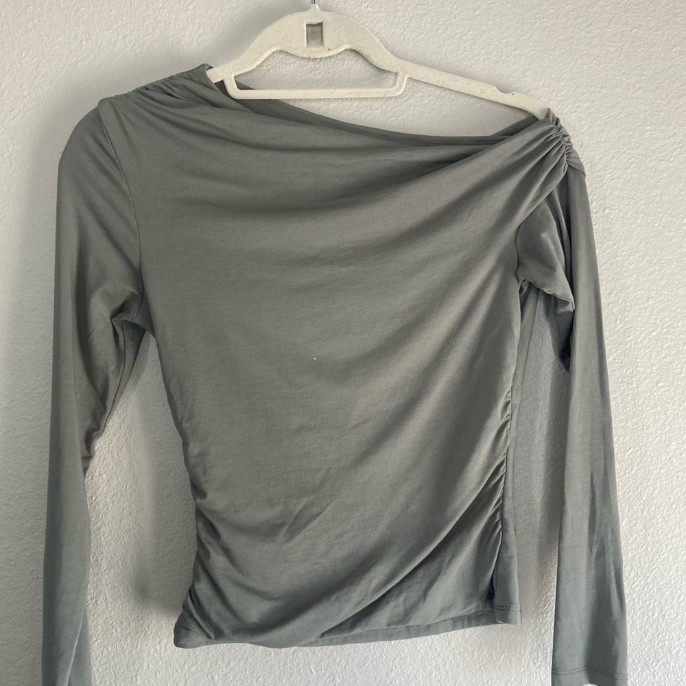 Abercrombie & Fitch Long-Sleeve Off-The-Shoulder Draped Top Green
